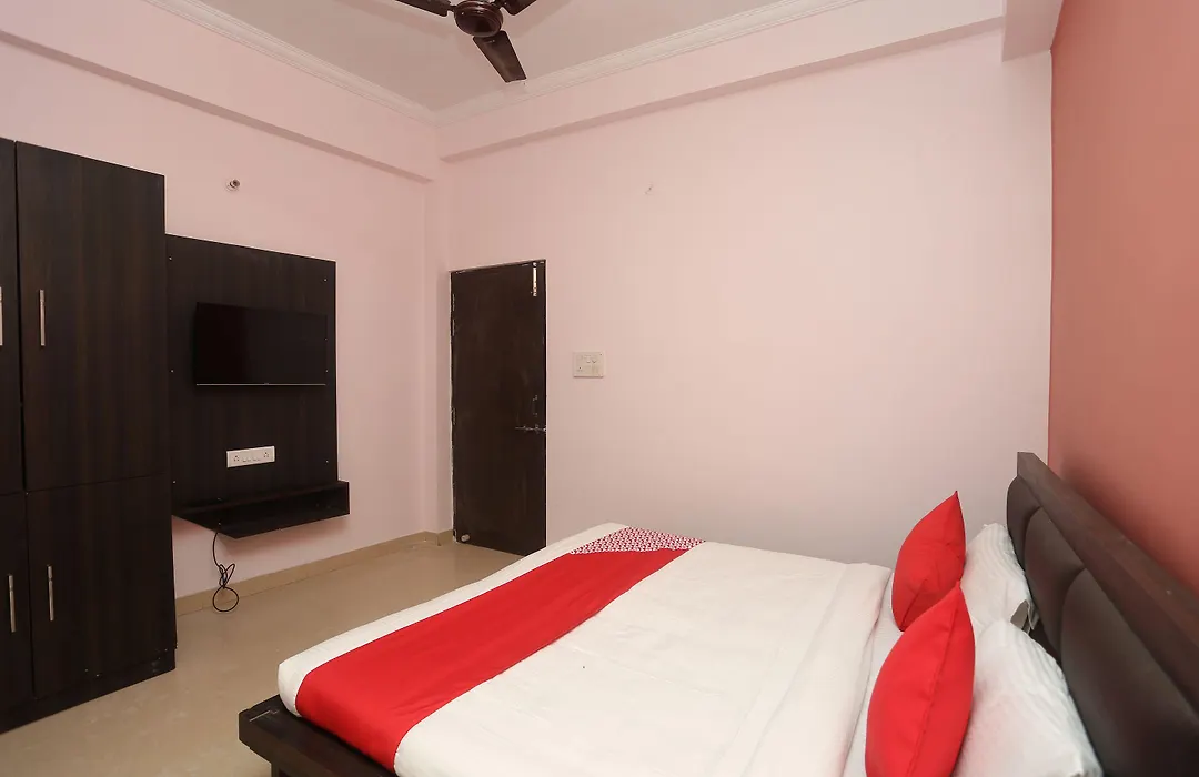 Oyo 17204 Vrindawan Galaxy-1