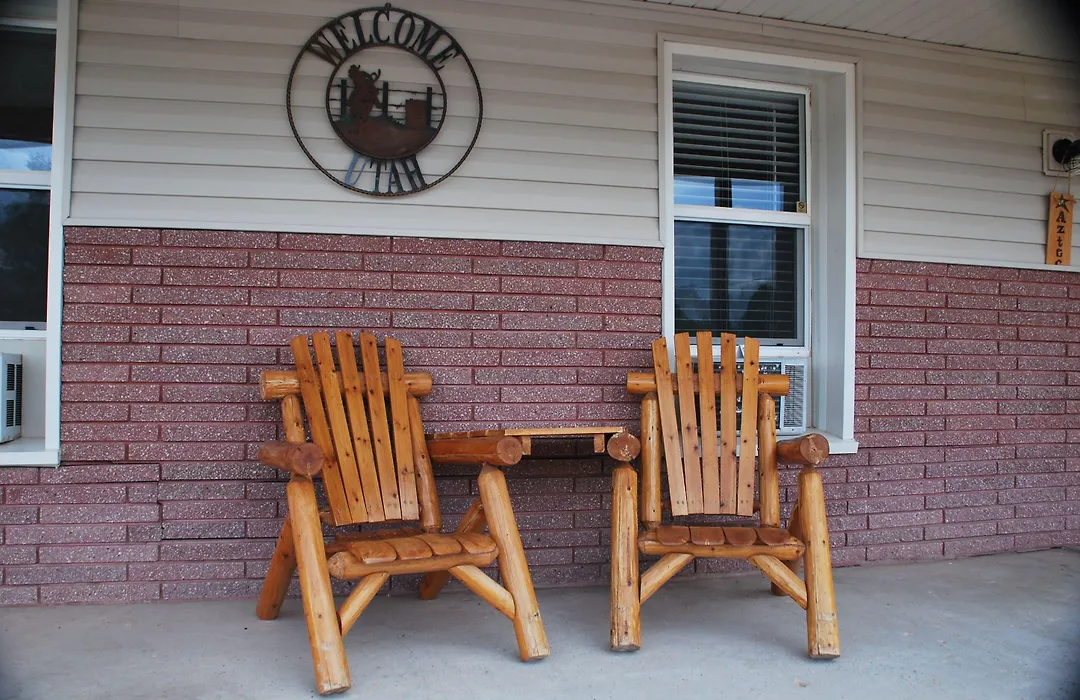Cowboy Country Inn-1