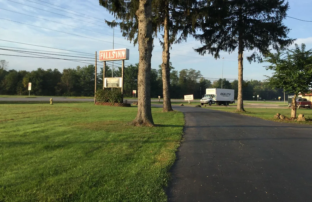 Falls Inn-1