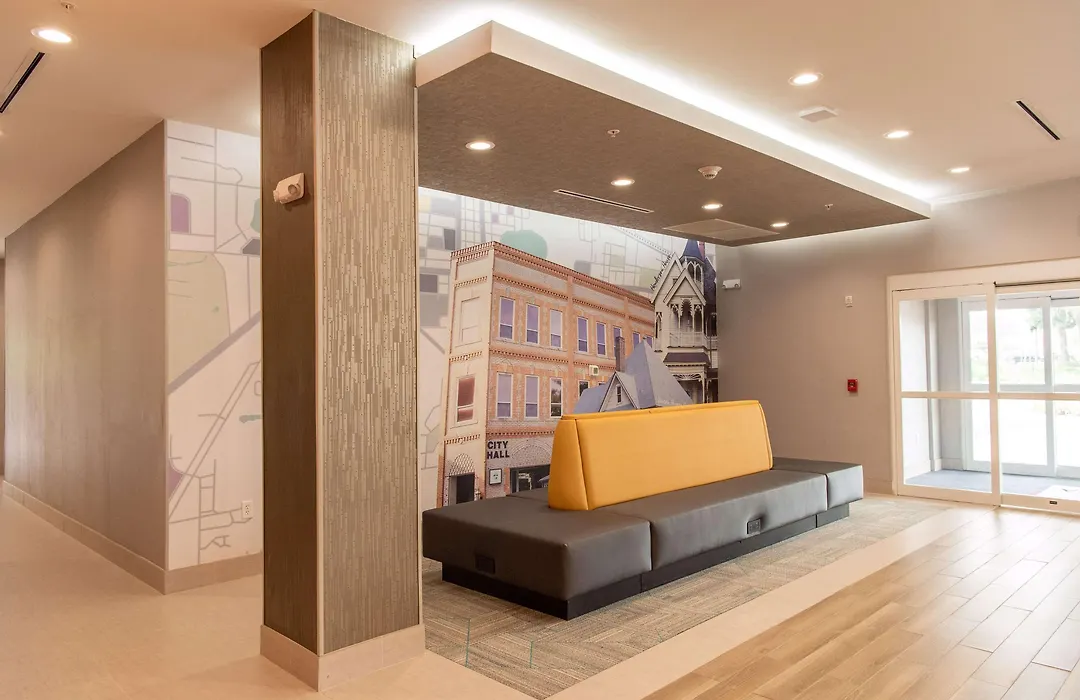 La Quinta Inn & Suites By Wyndham Lake City-1