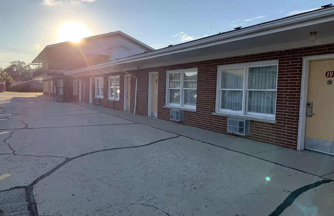 New Relax Inn Bridgeview-1