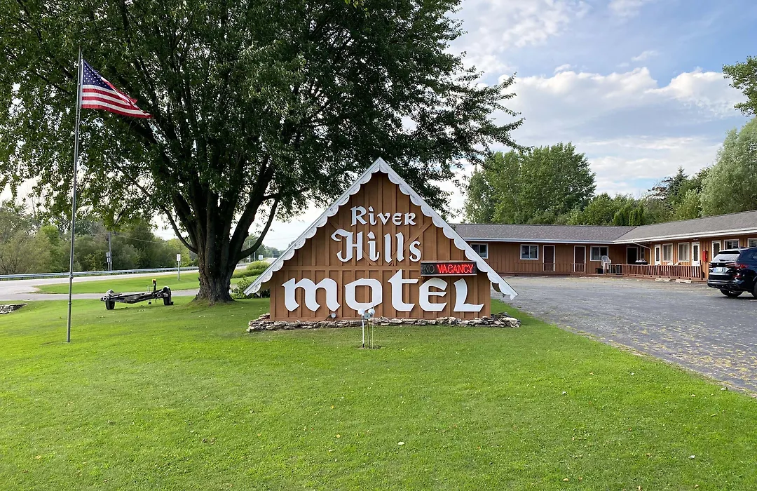 The River Hills Motel - Algoma, Wi - Near Door County-1