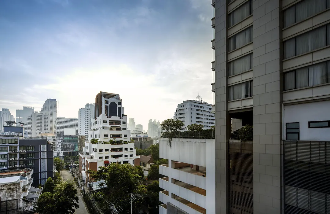 The Quarter Ploenchit By Uhg-1