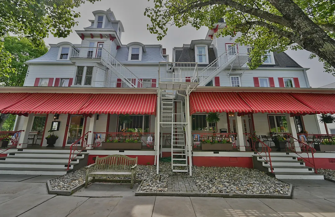 Tom Quick Inn-1