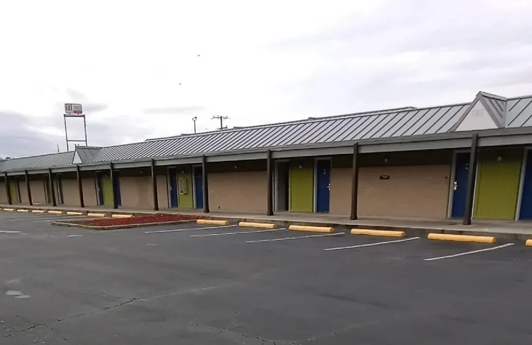 Travelodge By Wyndham Petersburg-1