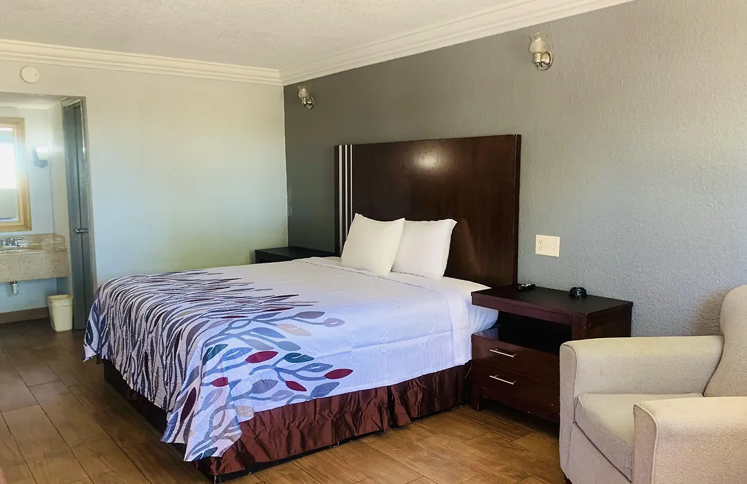 Budget Inn And Suites-1