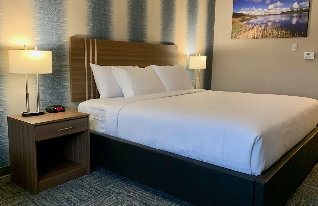 Meridian Inn & Suites Regina Airport-1