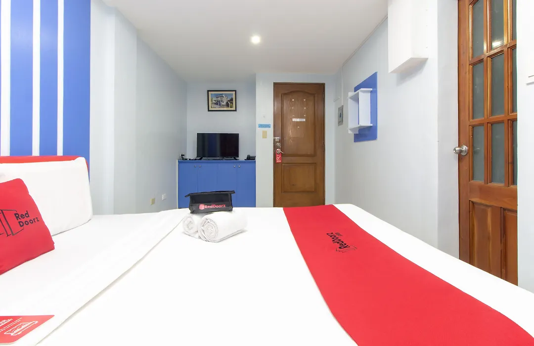 Reddoorz @ Dbuilders Rooms Ph2 Taguig-1