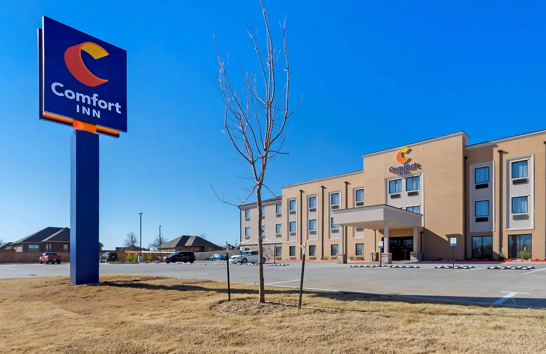 Comfort Inn & Suites Harrah-1