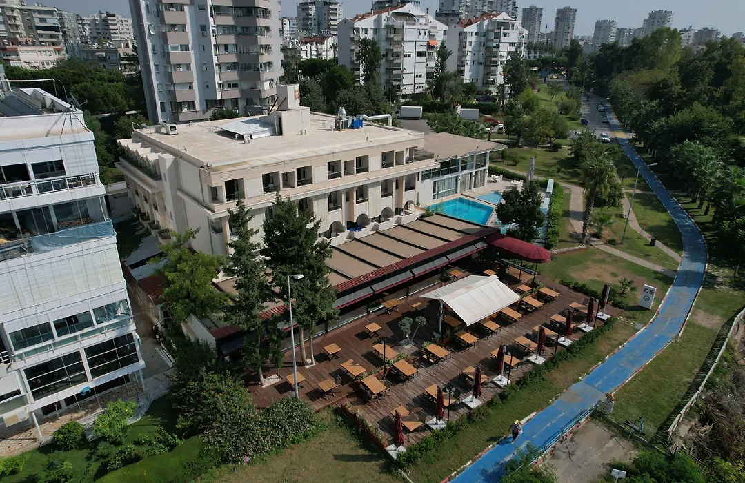Tema 242 Hotel-1
