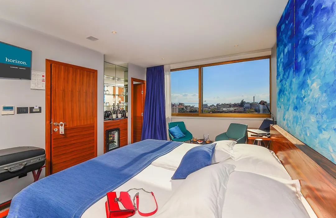 Horizon Luxury Suites & Design Rooms-1