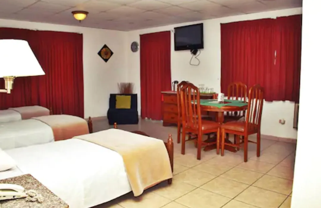 Hotel California Panama-1