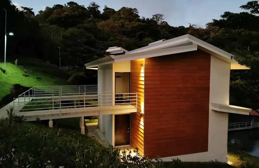 Burbi Lake Lodge Monteverde-1