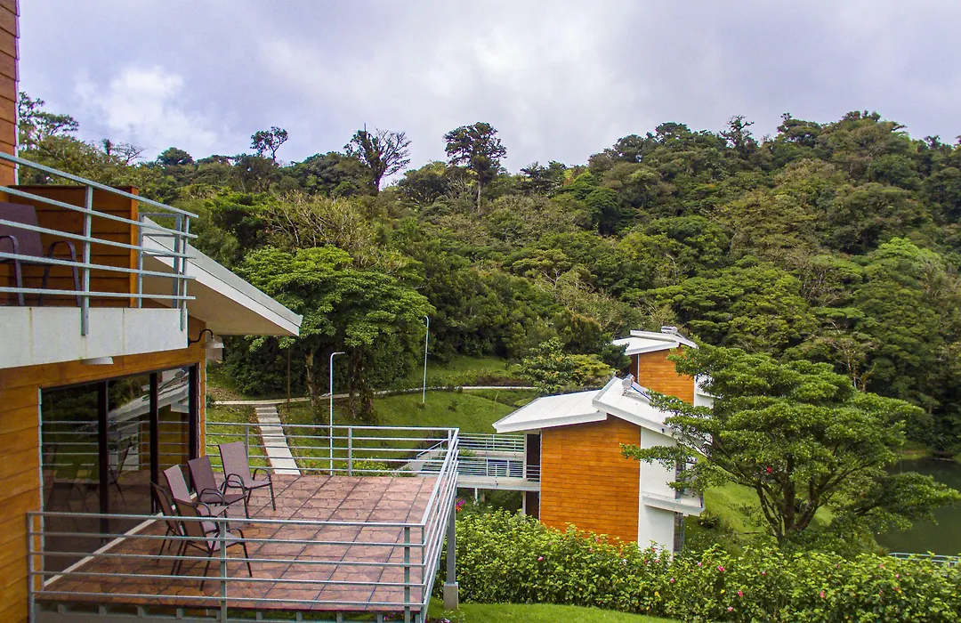Burbi Lake Lodge Monteverde-1