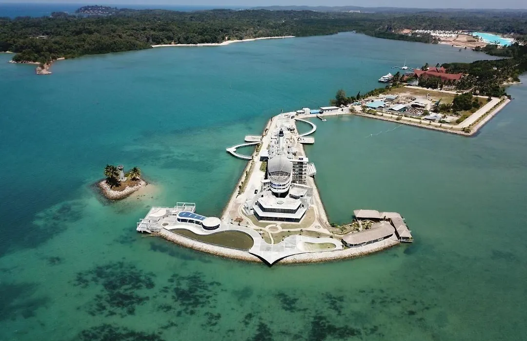 Doulos Phos The Ship Hotel-1