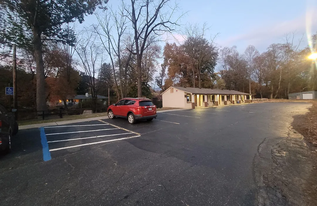 Economy Inn Sylva-1