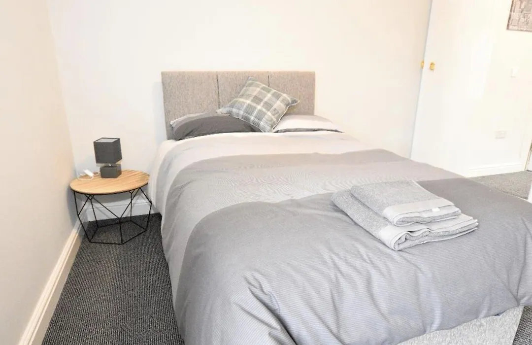 Townhouse @ 50 Birks Street Stoke-1