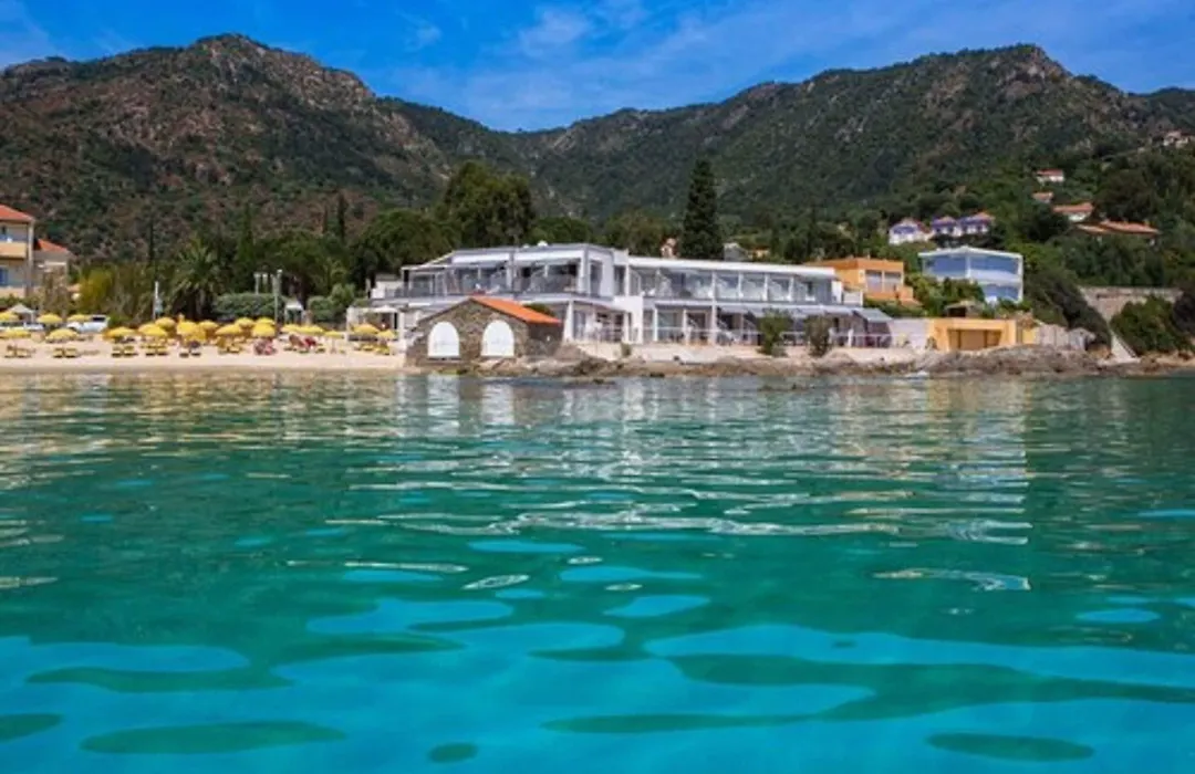 Roc Hotel - Hotel 4 Etoiles Les Pieds Dans L'Eau-1