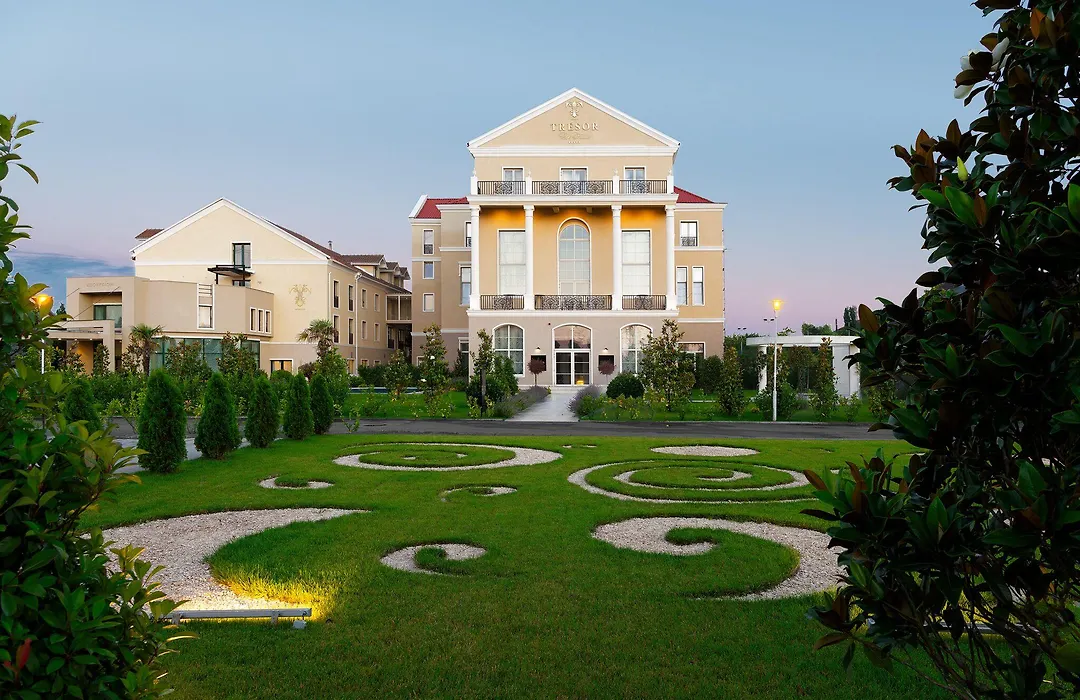 Tresor Le Palais Timisoara, Curio Collection By Hilton-1