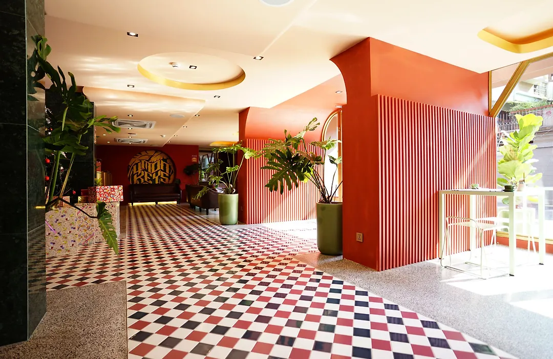 4 Monkeys Hotel-1