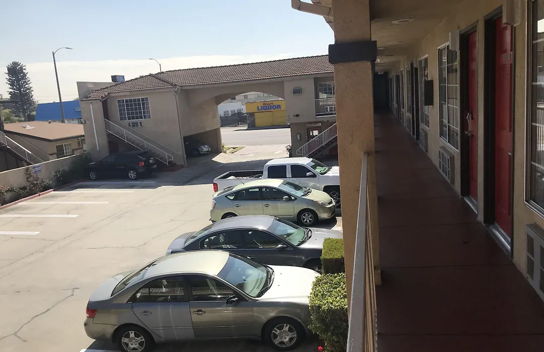 Economy Inn Lax-1