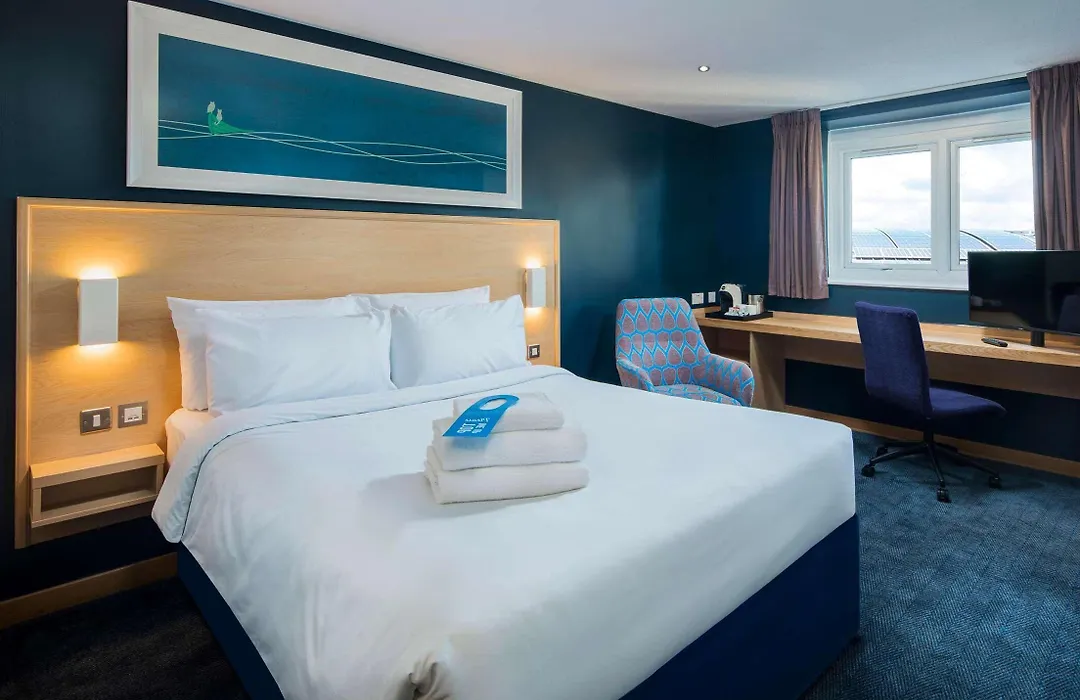 Travelodge Plymouth-1