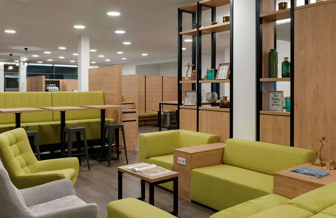 Super 8 By Wyndham Augsburg-1