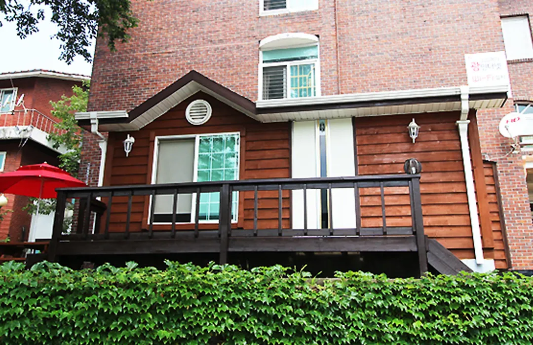 The Red House-1