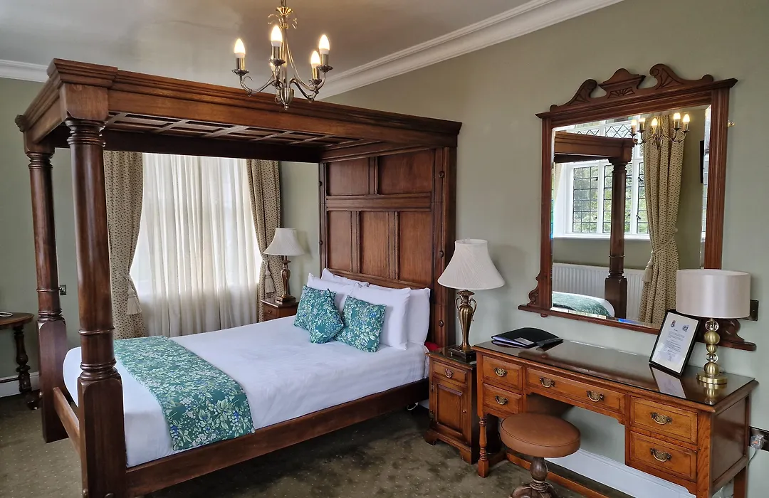 The Radnorshire Arms Hotel-1