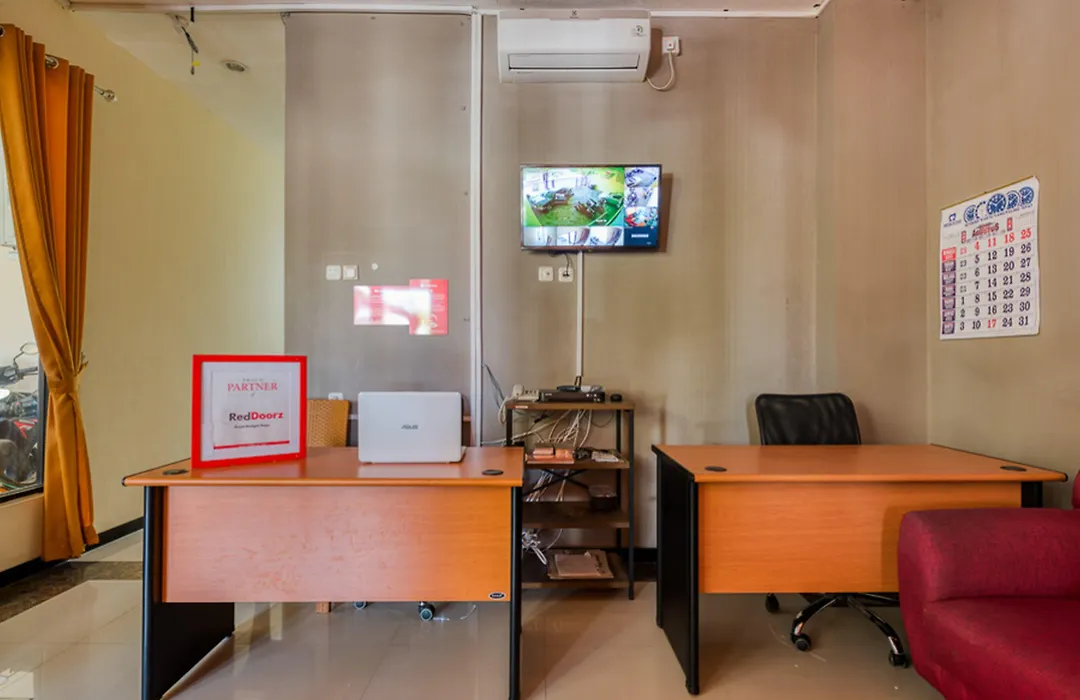 RedDoorz Syariah near Airlangga University Campus B-1
