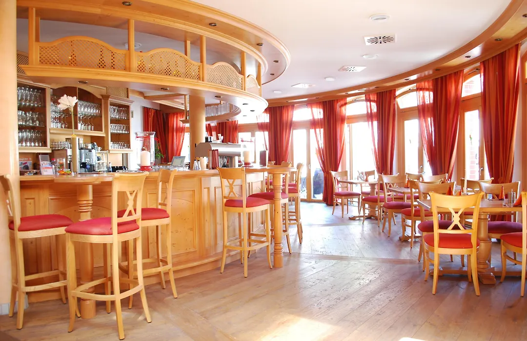Hotel & Restaurant Post-1