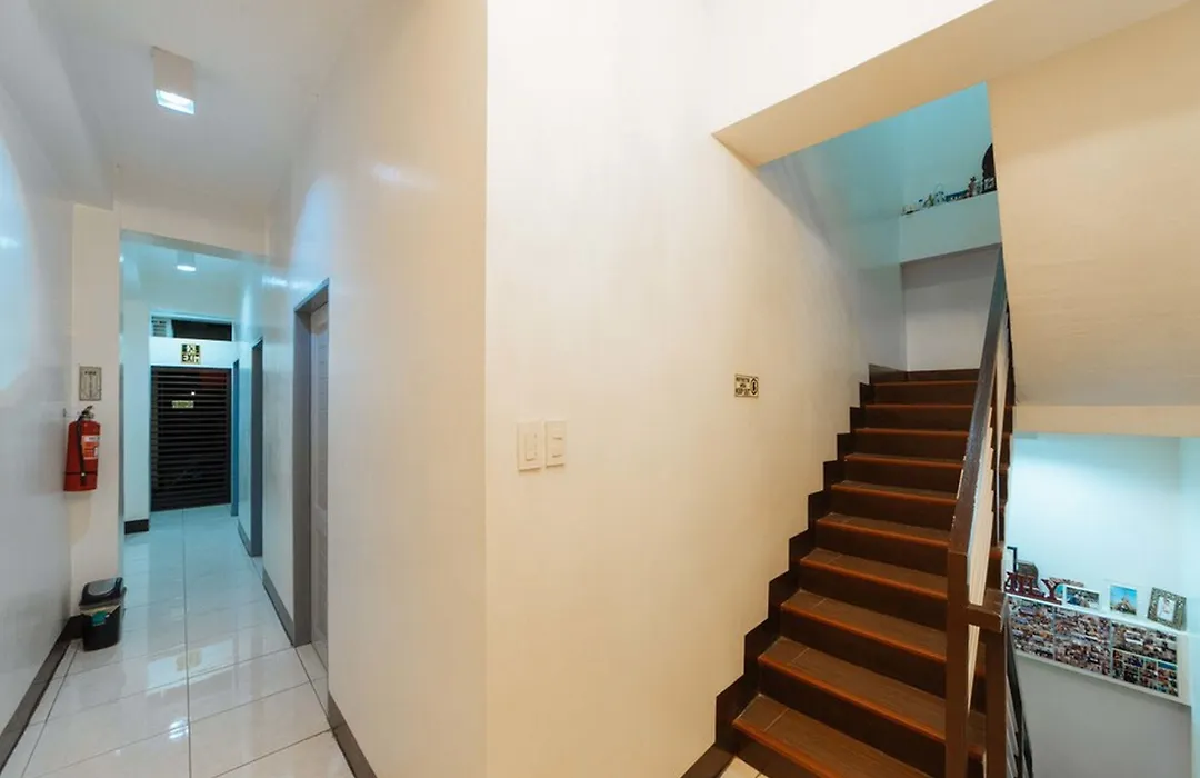 Reddoorz @ Plaza Jaro Iloilo-1