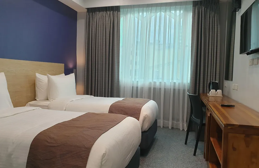 Leez Inn Makati-1