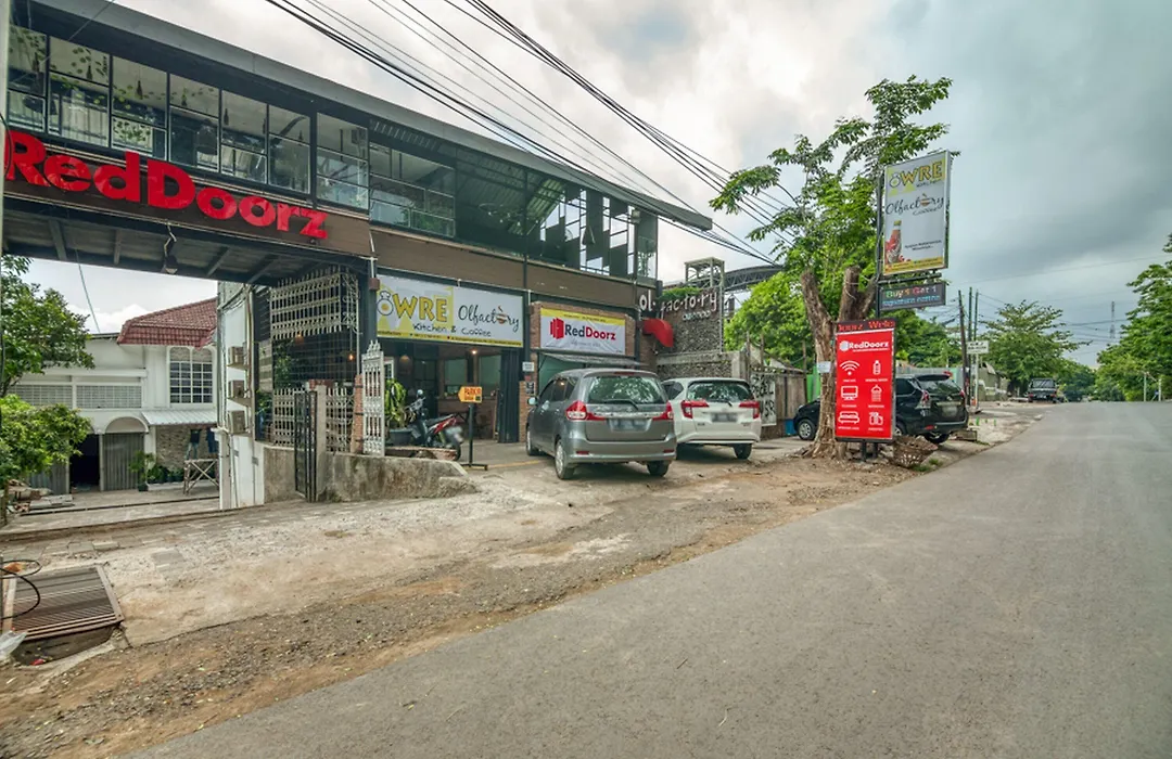 RedDoorz Plus near Akademi Kepolisian Semarang 3-1