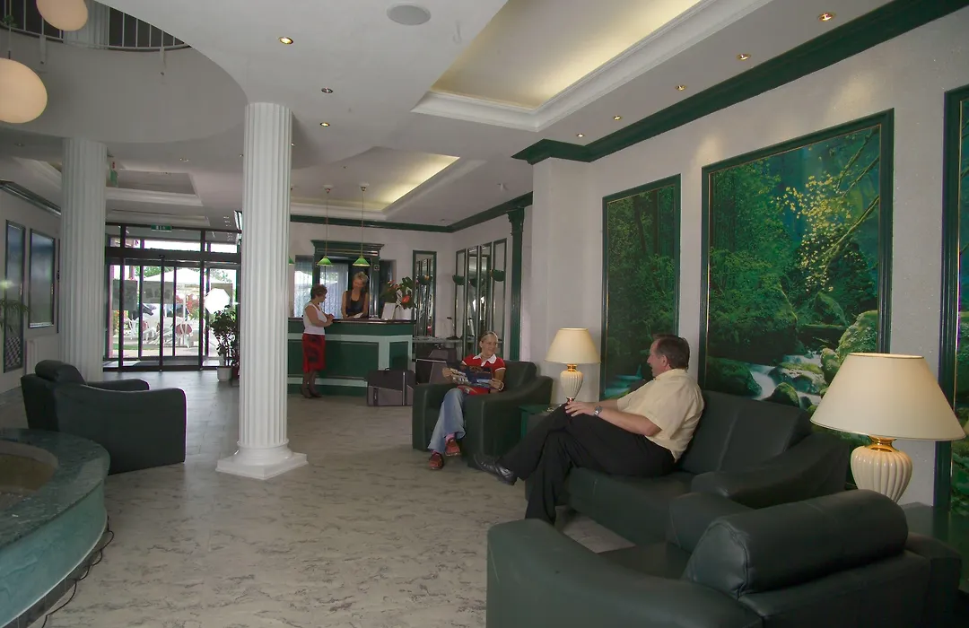 Landgasthof & Hotel Waldow-1