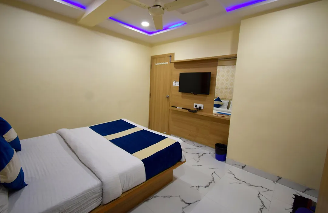 Hotel Midnight-1
