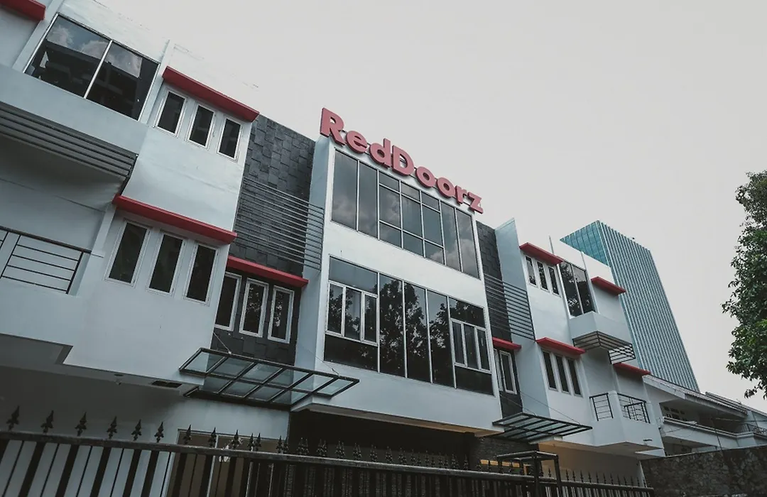 Reddoorz Plus Near Plaza Blok M-1