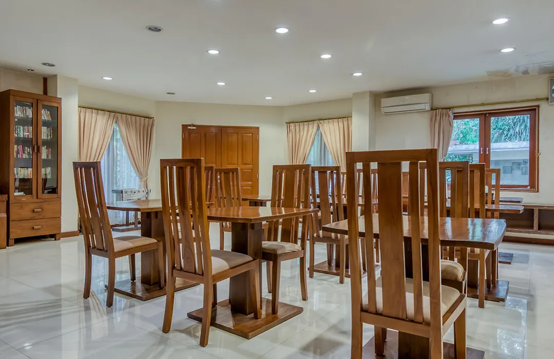 Reddoorz Plus Near Dharmawangsa Square-1