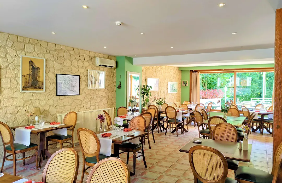 Les Ambassadeurs Logis Hotels et Restaurant-1