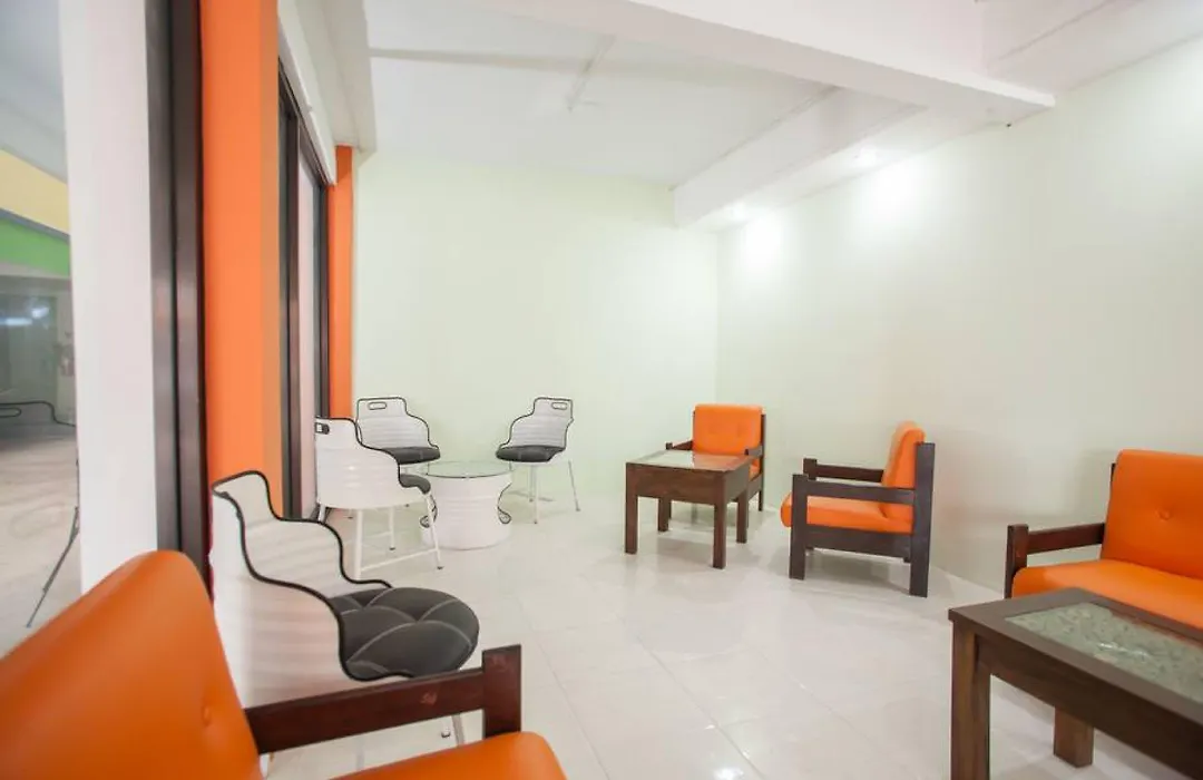 Reddoorz Near Petra University 2-1