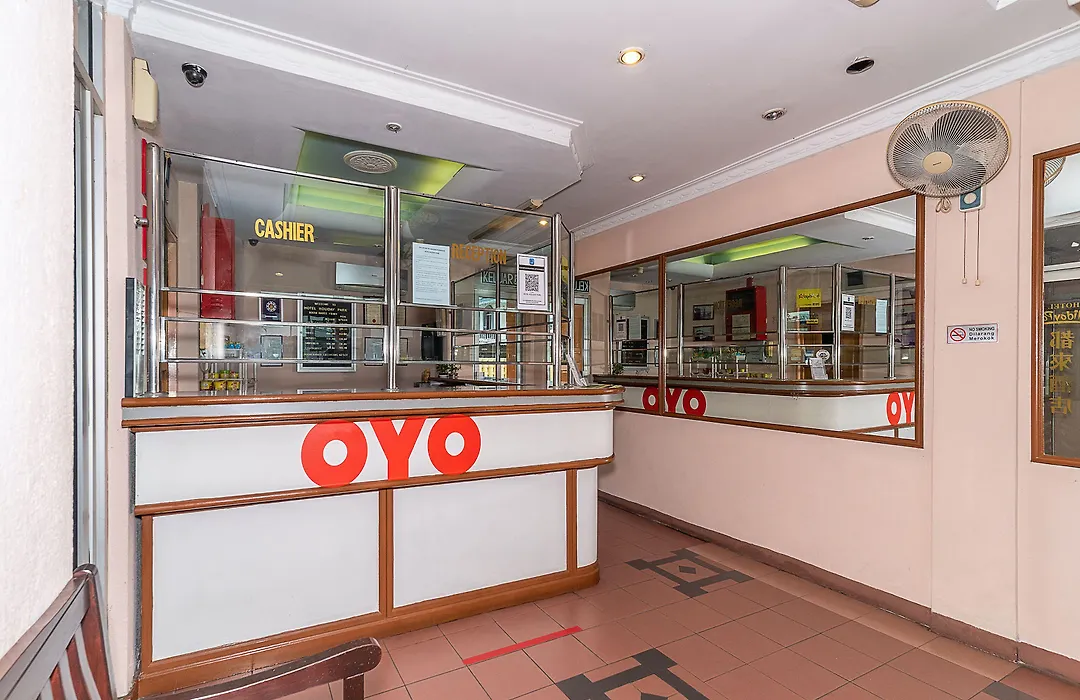 Oyo 89864 Hotel Holiday Park-1