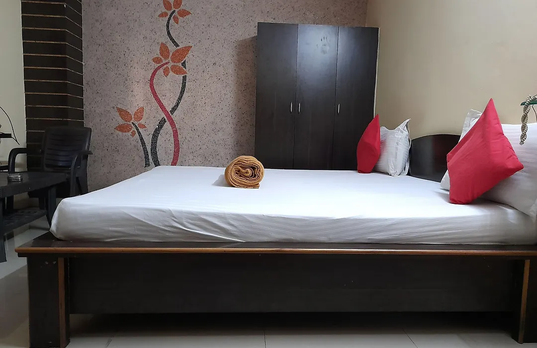 Maruthi Residency Inn & Restaurant-1