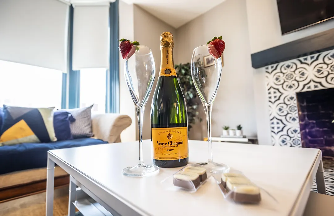 Stamford Guest House, 3 Min Walk To Southport Lord St, With Parking & Perfect Getaway-1
