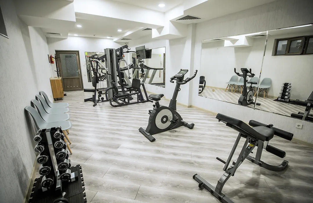 Leader Hotel-1
