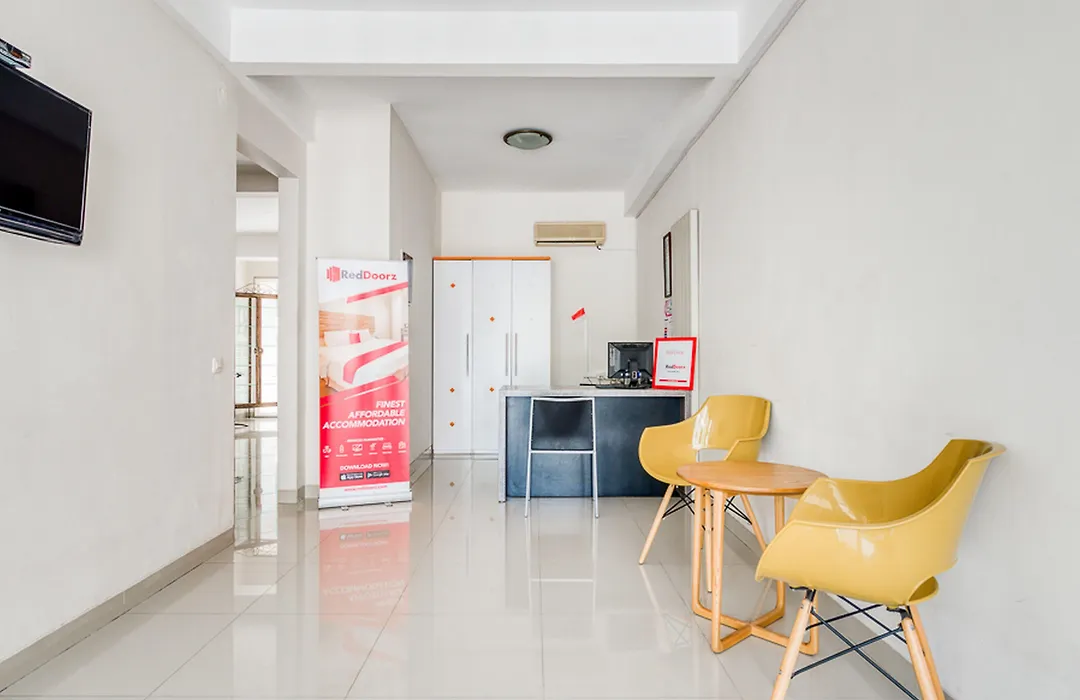 RedDoorz near UNTAG Surabaya-1