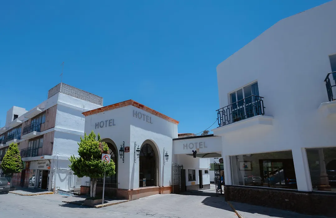 Hotel Zacatecas Courts-1