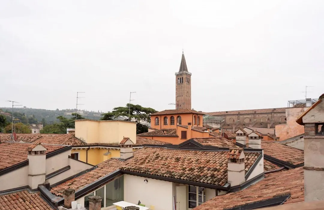 Sweethome Domus 250Mq Nel Centro Di Verona Con Vista Sul Teatro Romano-1