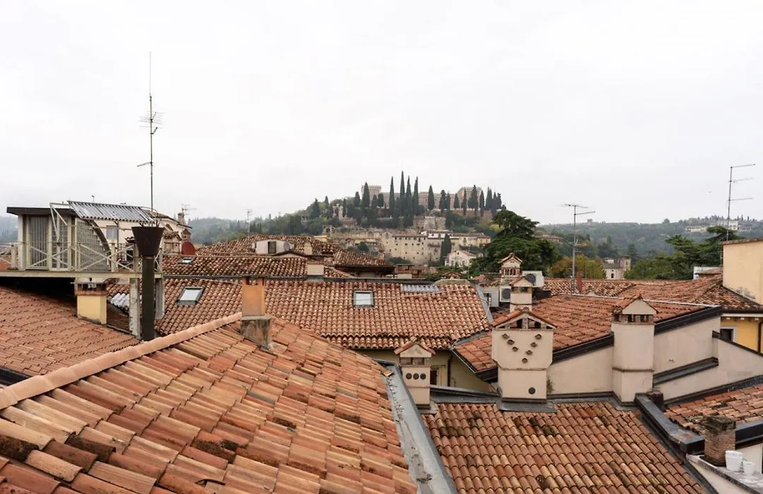 Sweethome Domus 250Mq Nel Centro Di Verona Con Vista Sul Teatro Romano-1