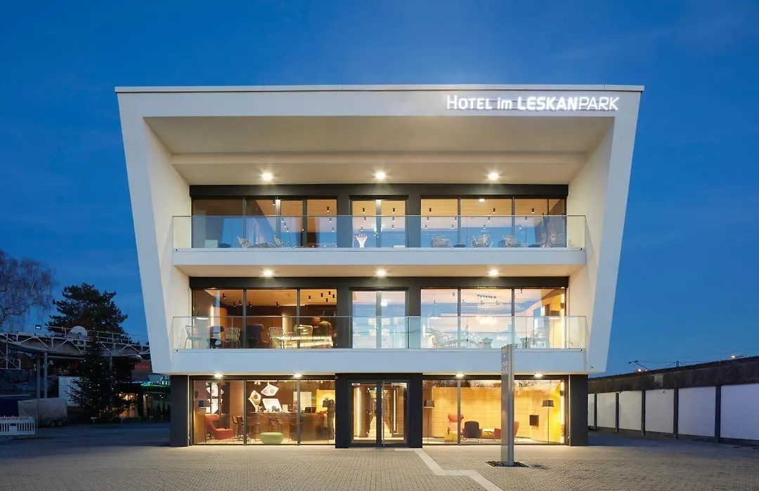 Hotel Im Leskanpark-1