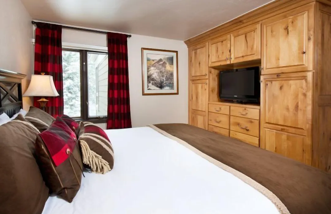 3 Bedroom Mountain Residence In The Heart Of Aspen With Amenities Including Heated Pool, Hot Tubs, Game Room And Spa-1